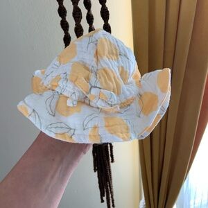 😊FREE😊 Rabbit + Bear Peach and White Bucket Hat with Wide Brim size 6-9m